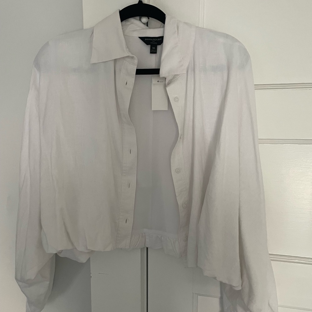 BR Factory cropped linen blend shirt. Oversized dolman long sleeves
